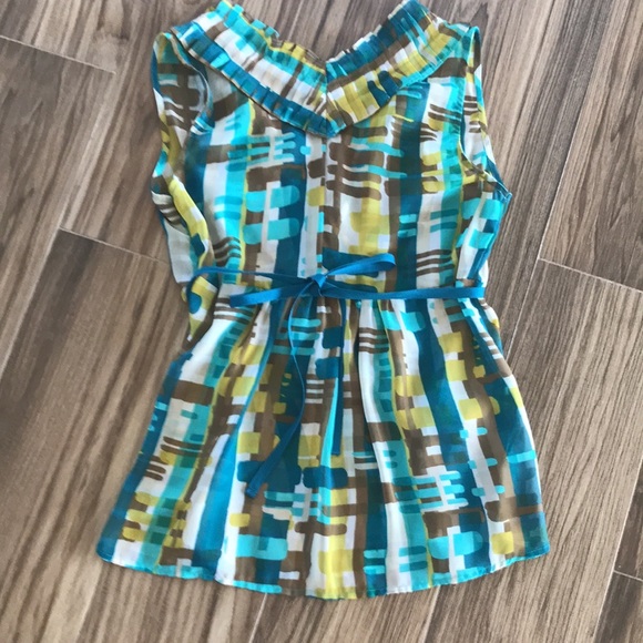 ❣️❣️❣️Sleeveless Ruffle Front Top - Picture 4 of 9